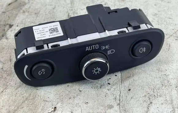 Opel Insignia B Light switch 84215918