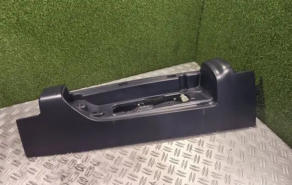 Rear/tail light trim molding