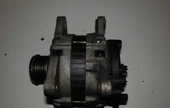 Nissan Pulsar Generator/alternator 76677899