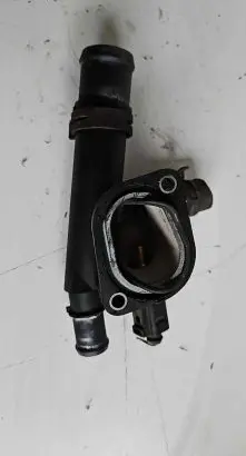 Volkswagen Touran I Engine coolant pipe/hose 038121132D