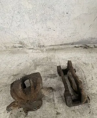 Toyota Corolla Verso AR10 Front brake caliper