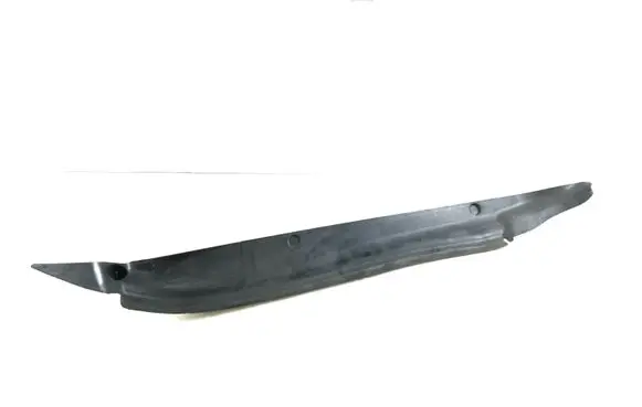 Volkswagen Touareg II Fender end trim 7P6821111