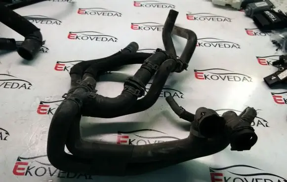Volkswagen Touran I Engine coolant pipe/hose
