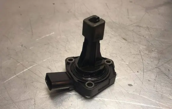 Volkswagen Golf VI Oil level sensor 03C907660G