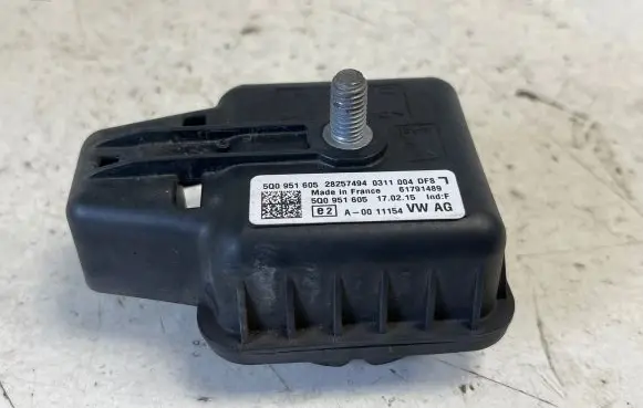 Volkswagen PASSAT B8 Alarm system siren 5Q0951605