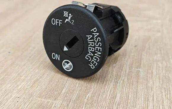 BMW 8 G16 Passenger airbag on/off switch 9483731