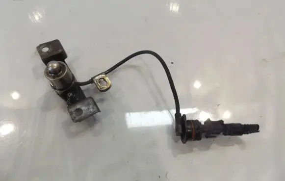 Opel Astra H Oil pressure sensor 