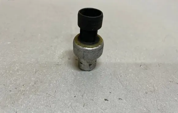 Opel Astra J Air conditioning (A/C) pressure sensor 