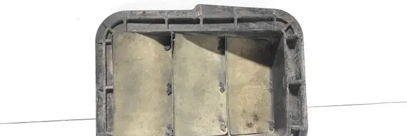 Quarter panel pressure vent