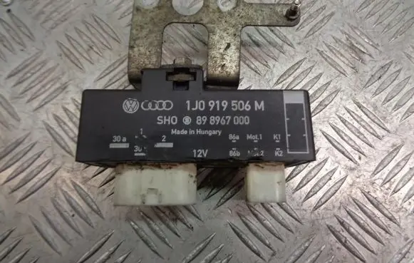 Seat Ibiza IV (6J,6P) Coolant fan relay 1J0919506M