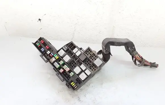 Jaguar S-Type Fuse module 2R88T14A067BD