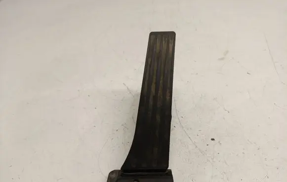Accelerator throttle pedal