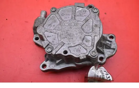 Audi A4 S4 B8 8K Vacuum pump 03L145100