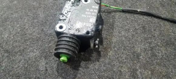 Opel Omega B1 Central locking motor 90491742