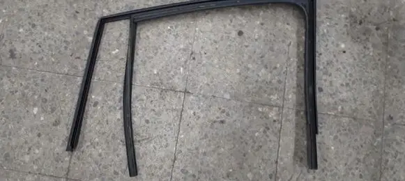 Skoda Fabia Mk3 (NJ) Front door glass trim molding 6V9839431L