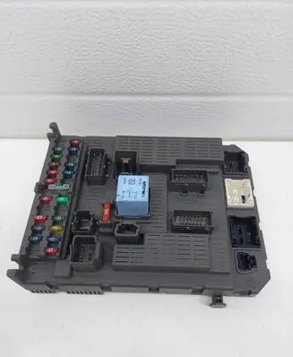 Peugeot 807 Fuse module 9651938180