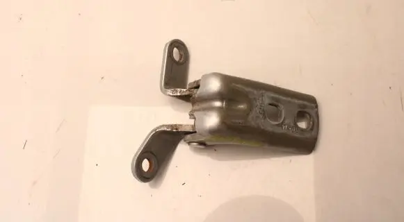 Chevrolet Captiva Front door upper hinge 
