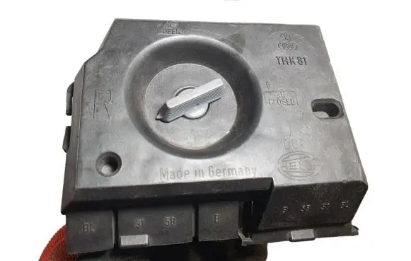 Audi A6 S6 C4 4A Tail light bulb cover holder THK81 BL3158B B5831BL