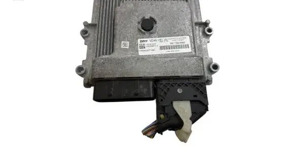 Peugeot 308 Engine control unit/module 9811824980 142090057