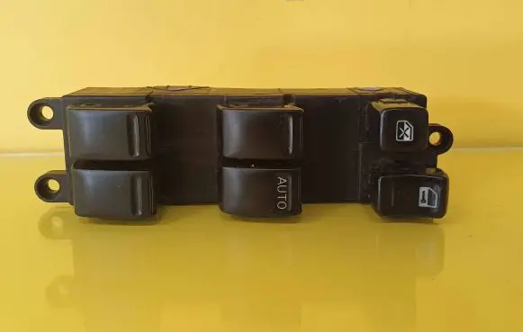 Nissan X-Trail T30 Electric window control switch