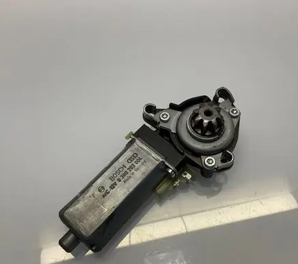 Mercedes-Benz CLS C219 Seat adjustment motor 0390203004