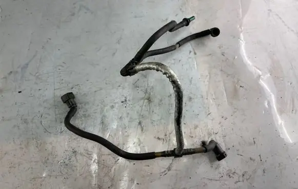 Peugeot 4007 Fuel line pipe