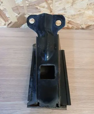 Radiator mount bracket