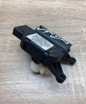 Volkswagen PASSAT B6 Air flap motor/actuator 3C0907511D 1168802930