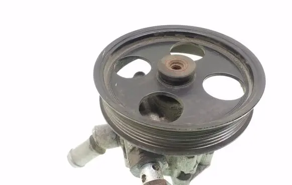 Opel Insignia A Power steering pump 55563329