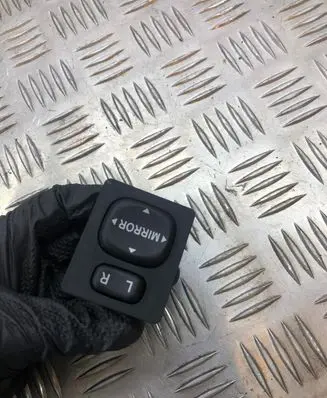 Toyota Auris 150 Wing mirror switch 769746