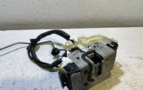 Dodge Durango Front door lock P04589921AH T4FKD0138