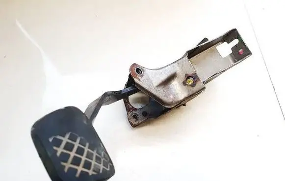 Honda FR-V Clutch pedal