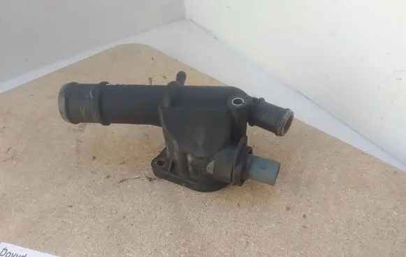 Volkswagen PASSAT B6 Engine coolant pipe/hose 03L121132