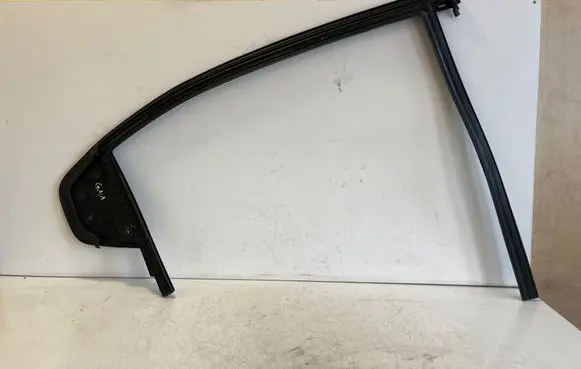 Polestar 2 Rubber seal rear door window/glass 31689731
