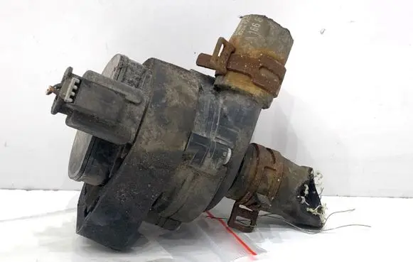 Mercedes-Benz ML W166 Oil filter mounting bracket A2118350028