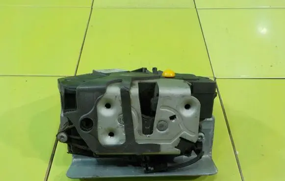 Ford Transit Courier Engine bonnet/hood lock/catch BM5AA21813DF