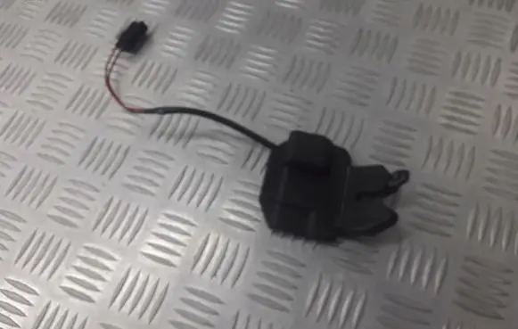 Nissan Primera Tailgate exterior lock 