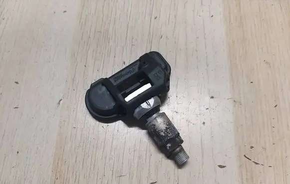 Mercedes-Benz A W176 Tire pressure sensor A0009050030