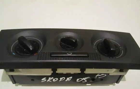 Skoda Octavia Mk2 (1Z) Climate control unit 129014380231