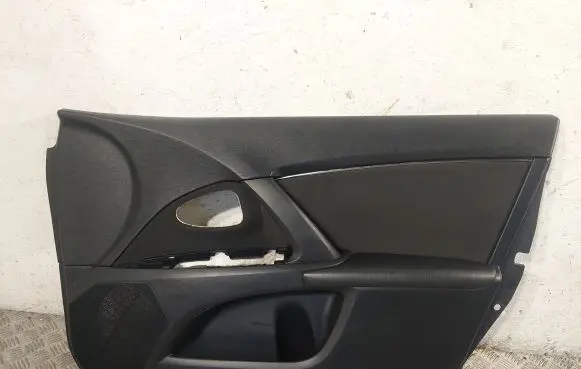 Toyota Avensis T270 Front door card panel trim 6762805040 6761005660C2 6777705040