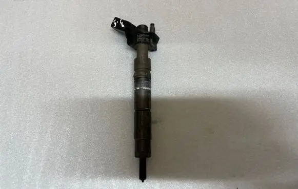 Mercedes-Benz ML W166 Fuel injector A6420701187