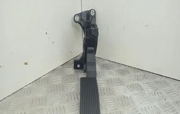 Jeep Grand Cherokee Accelerator throttle pedal 52124785AF