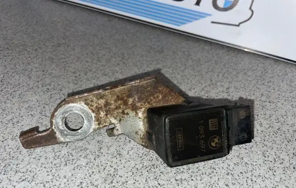 BMW 5 E39 Sensor 1093697 289904