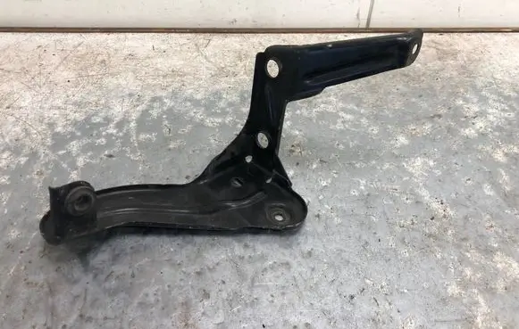 Audi A6 S6 C6 4F Intercooler pipe mounting bracket 4F0145813F