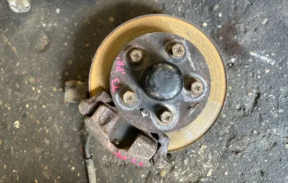Volkswagen Transporter - Caravelle T3 Front wheel hub spindle knuckle