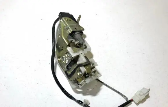 Mazda 323 Front door lock