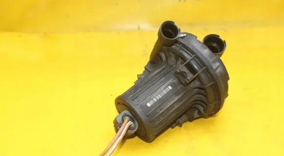 Volkswagen Bora Secondary air pump 06A131333C
