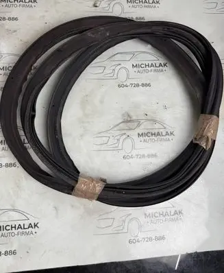 Mercedes-Benz B W246 W242 Seal rubber (tailgate) 000123651