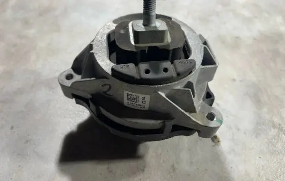 BMW X5 G05 Engine mount bracket 6787659