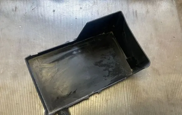 Peugeot 4007 Battery tray 8201A004